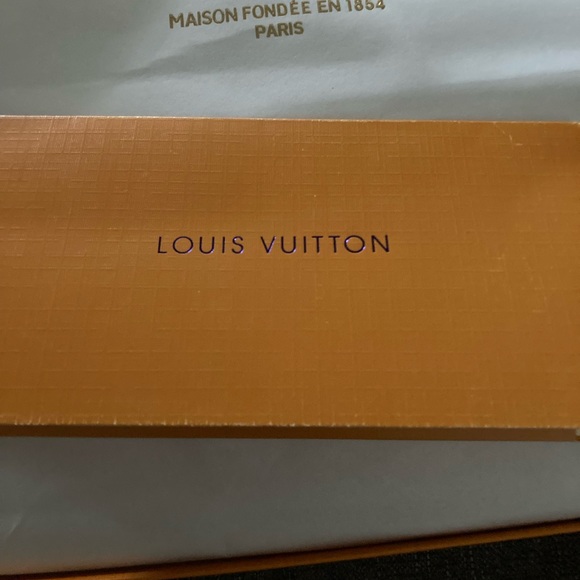 Lv Trainers - Picture 2 of 4